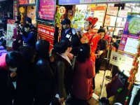 Biển người rồng rắn xếp hàng mua vàng trong ngày thần tài