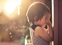 Cậu bé thông minh: Tay của người chủ quán to hơn…