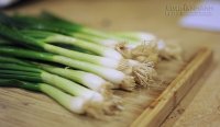 Bất ngờ với mẹo trị mụn trứng cá bằng hành lá cực hiệu quả