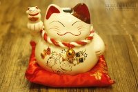 Làm thế nào để mèo Thần Tài hút càng nhiều tiền bạc?