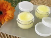 Tự chế son dưỡng môi không tới 15 phút