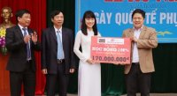Nữ sinh bắn liền mạch 7 thứ tiếng bất ngờ nhận học bổng 170 triệu đồng