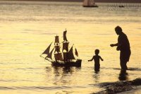 Đạo nghĩa giữa cha con là hiếu kính, đạo nghĩa vợ chồng là bao dung…