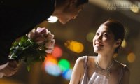 Vợ nhặt bó hoa nhân tình của chồng vứt vào sọt rác và hành động khiến người chồng chết đứng