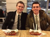 Người may mắn nhất hành tinh sống sót thần kỳ qua 3 vụ khủng bố lớn