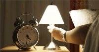 Thói quen bật đèn khi ngủ gây ra những tác hại không ngờ