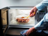 Lò vi sóng sinh ra chất phóng xạ và gây ung thư?