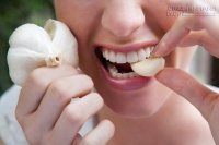 Tránh xa ung thư cả đời với 2 tép tỏi sống mỗi ngày