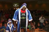 Xúc động tình bạn giữa cô bé bị lão hóa và quái vật cử tạ