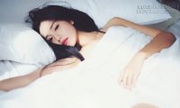 Cô đơn trong phòng ngủ vì… quá đẹp