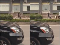 Nóng: Cô gái hạ mình quỳ xin khóc lóc trước mặt chàng trai trên phố