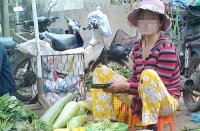 Vợ mang những đồng tiền bán rau về gửi mẹ trong suốt 12 năm và cái kết tiền tỷ