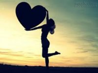 Hạnh phúc là biết đủ, không đua tranh với đời