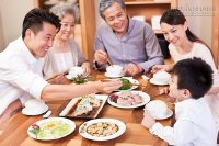 Sai lầm khi ăn tối đang giết dần sức khỏe cả nhàs