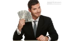 Dựa vào tháng sinh tìm ra người dư dả tiền bạc từ trung vận