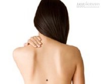 Ai có nốt ruồi trên lưng ở 5 vị trí này thì đúng là có phước 9 đời