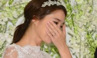 Hành động ấy kì lạ ấy trong hôn lễ của vợ cũ của chồng đã khiến tôi bật khóc nức nở