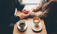 Tìm một người yêu mình, hay là tìm một người mình yêu thì sẽ hạnh phúc hơn?