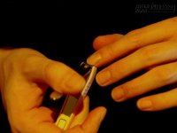 Vì sao kiêng kỵ việc cắt móng tay vào ban đêm?