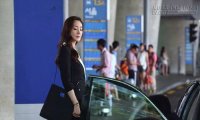 Chồng bắt đầu thấy sợ hãi khi vợ không thèm ghen tuông khi thấy mình đi với gái nữa