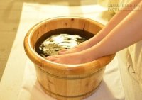 Nước gừng và vỏ cam – 2 nguyên liệu rẻ bèo khử mùi hôi chân cực kì hiệu quả