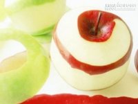 Sai lầm khi không rửa hoa quả trước khi gọt vỏ