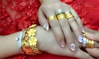 Tôi bình thản tháo 40 cây vàng trên người trả lại mẹ chồng rồi vui vẻ ký đơn ly hôn