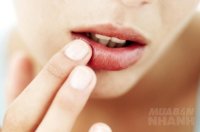 Đây chính là lý do dù đánh son dày môi cũng chẳng đẹp, lại thâm sì, đen sạm phát hoảng và mẹo dưỡng 100% hiệu quả