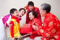 Cả năm MAY MẮN, THĂNG QUAN PHÁT TÀI nếu chọn được em bé có TUỔI VÀNG này để xông đất đầu năm nay
