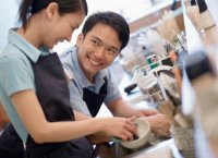 Đàn ông rửa bát giúp vợ vừa tốt đường tình, vừa lợi đường tiền