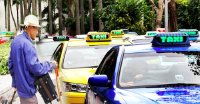 Ông già mù bắt taxi, lúc xuống xe đồng hồ báo 450 nghìn, lái xe liền hành động thật khó hiểu