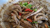 Cá cơm kho ăn với cơm nóng đến cạn nồi