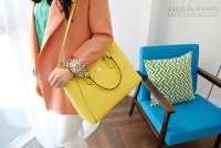 Chọn túi xách công sở phù hợp màu sắc trang phục
