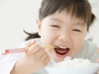 Mẹo giúp con tăng cân nhanh không cần ép ăn