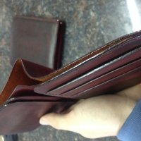 Những ưu điểm của chiếc ví da bò thật