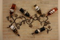 Mẫu kệ rượu sắt treo tường độc đáo