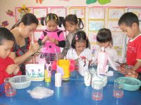 Hướng dẫn bé tự làm đồ chơi