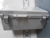 So sánh tủ điện nhựa và tủ điện kim loại