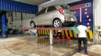 Chi phí đầu tư tiệm rửa xe bằng cầu nâng 1 trụ - cầu nâng rửa xe