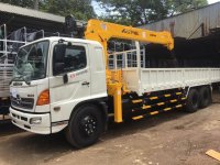 Giá xe tải Hino 16 tấn thùng lửng gắn cẩu