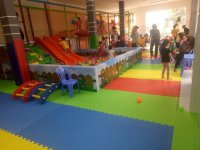 Tại sao nên mua các thiết bị đồ chơi mầm non cho bé?