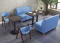 Nên mua sofa gỗ hay sofa nệm cho phòng khách gia đình?