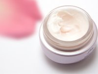 Tác hại của việc không dùng kem dưỡng da bạn cần biết?
