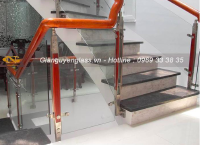 Lựa chọn mẫu cầu thang kính cho nhà đẹp tại Hà Nội