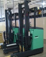 Ứng dụng xe nâng Mitsubishi 2.5 tấn đứng lái động cơ điện
