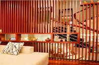 Lam gỗ cầu thang đẹp - lam gỗ trang trí cầu thang