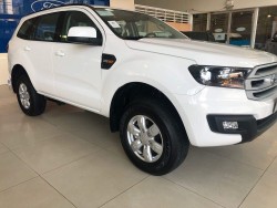 Giá xe Ford Everest Ambiente