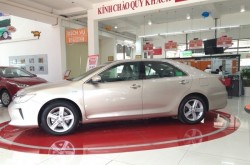Giá xe Camry 2.5