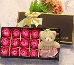 Quà tặng ý nghĩa - Hoa hồng sáp 12 bông kèm gấu sweet love