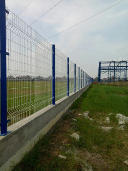 Sản xuất lưới thép hàng rào bẻ tam giác, hàng rào uốn sóng, hàng rào sơn tĩnh điện